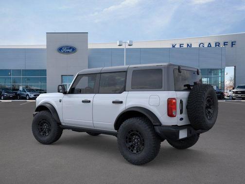 Oxford White 2026 Ford Bronco Big Bend