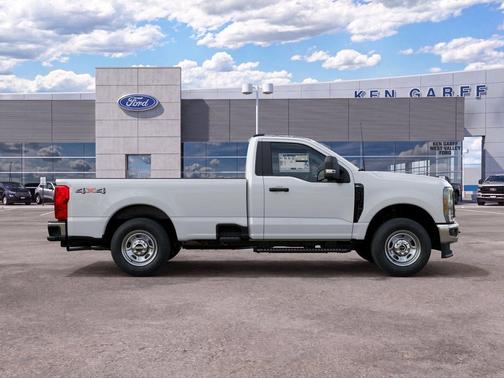 Oxford White 2027 Ford F-350 XL