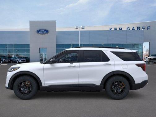 Star White Metallic Tri-Coat 2026 Ford Explorer Tremor