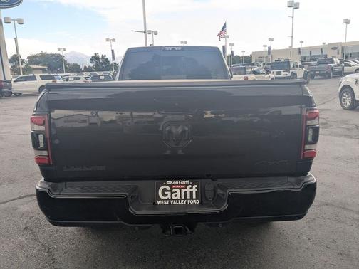Diamond Black Crystal Pearlcoat 2020 RAM 3500 Laramie