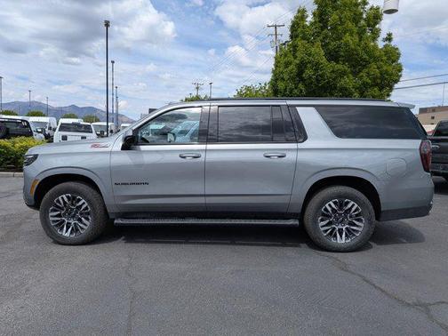 Sterling Gray Metallic 2025 Chevrolet Suburban Z71