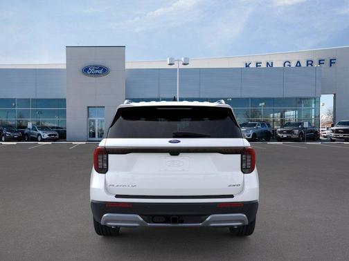 Star White Metallic Tri-Coat 2026 Ford Explorer Platinum