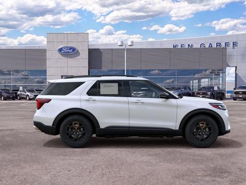 Star White Metallic Tri-Coat 2027 Ford Explorer Tremor