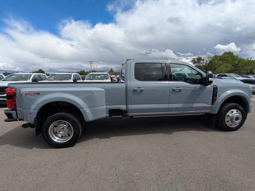 GLACIER GREY METALLIC 2026 Ford F-450 PLATINUM DRW