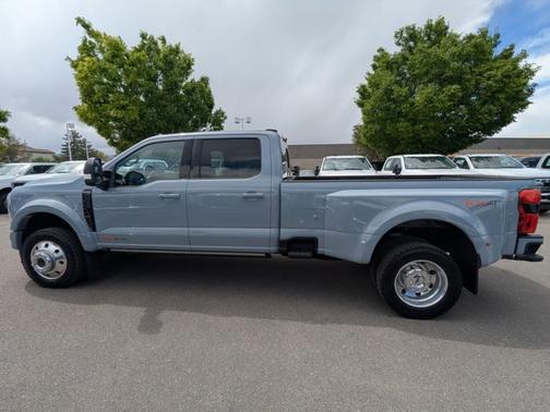 GLACIER GREY METALLIC 2026 Ford F-450 PLATINUM DRW