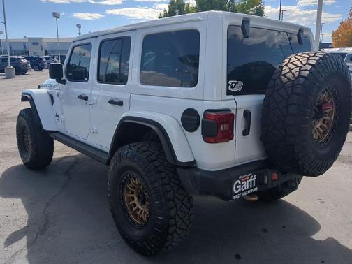 Bright White Clearcoat 2024 Jeep Wrangler Rubicon 392