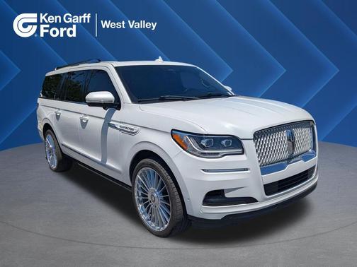White Metallic 2022 Lincoln Navigator L Reserve