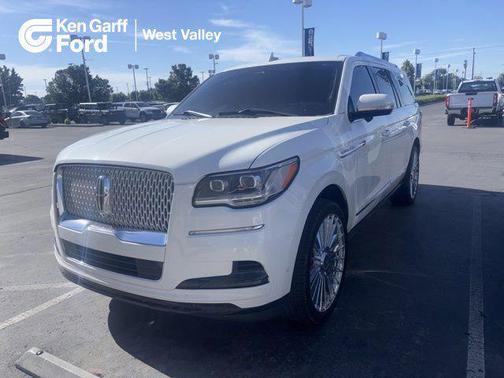White Metallic 2022 Lincoln Navigator L Reserve