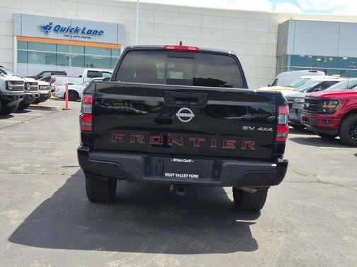 Super Black 2023 Nissan Frontier SV