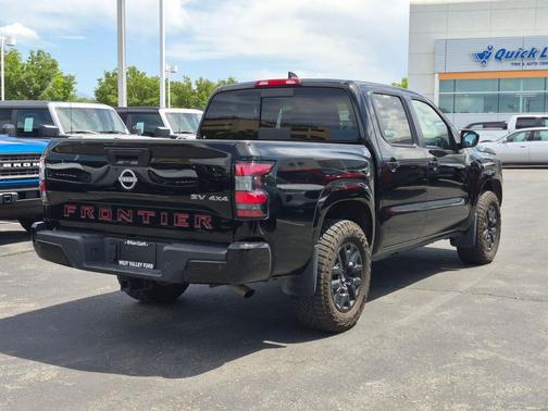 Super Black 2023 Nissan Frontier SV