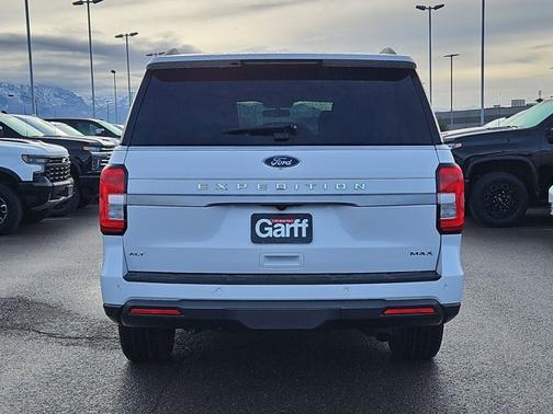 OXFORD WHITE 2024 Ford Expedition XLT