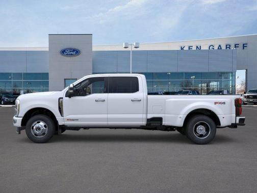 Star White Metallic Tri-Coat 2026 Ford F-350 Platinum