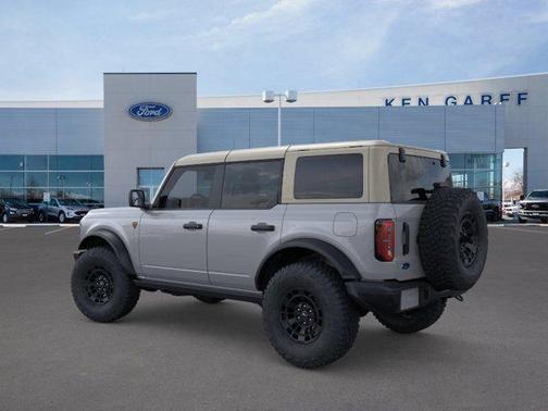 Avalanche Gray 2026 Ford Bronco Badlands