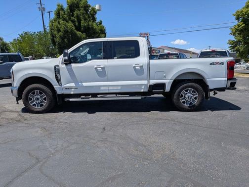 Star White Metallic Tri-Coat 2024 Ford F-350 Lariat