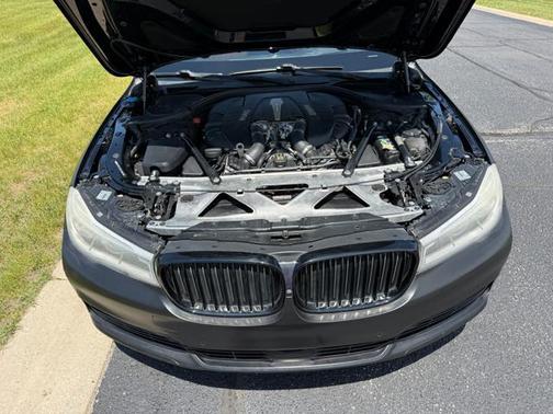 Black 2016 BMW 750 I
