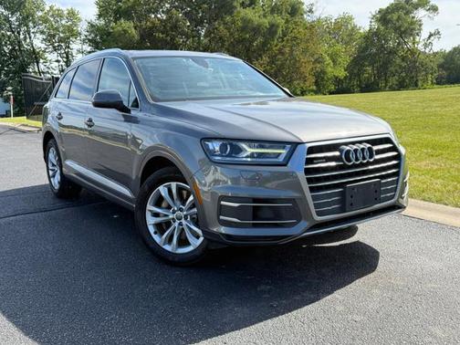 Gray 2017 Audi Q7 3.0T Premium
