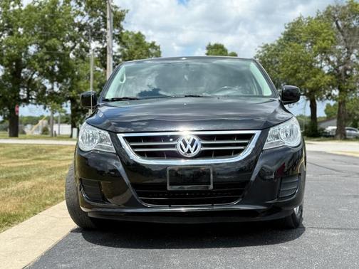 2010 Volkswagen Routan SE