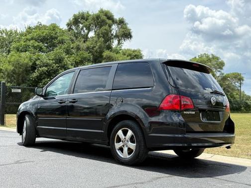 2010 Volkswagen Routan SE