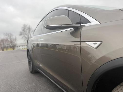 2016 Tesla Model X 75D