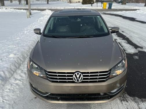 2015 Volkswagen Passat 3.6L V6 DSG SEL Premium