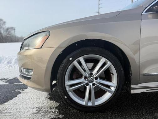 2015 Volkswagen Passat 3.6L V6 DSG SEL Premium