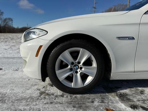 2011 BMW 528 528i