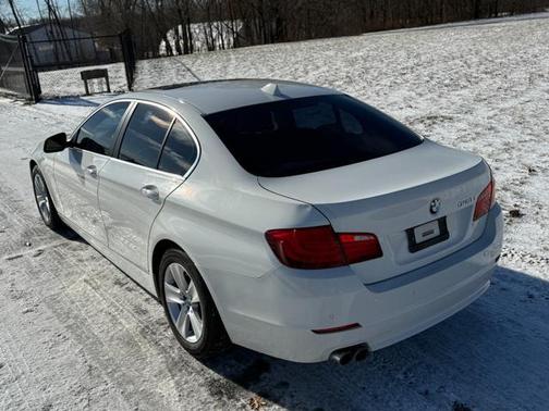 2011 BMW 528 528i