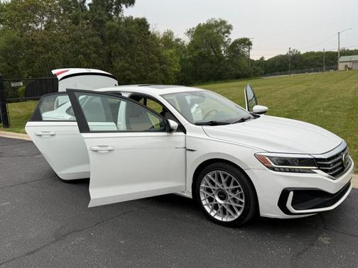 2021 Volkswagen Passat 2.0T R-Line