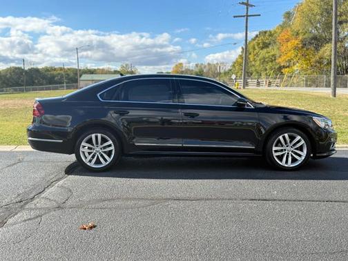 2018 Volkswagen Passat 2.0T SEL Premium