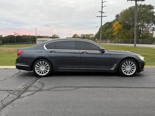 2016 BMW 740 740i