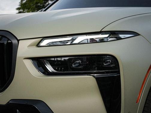 2025 BMW X7 M60i