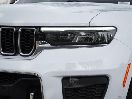 Bright White Clearcoat 2023 Jeep Grand Cherokee L Overland