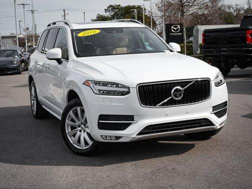 2016 Volvo XC90 T6 Momentum
