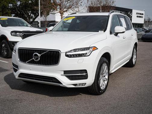 2016 Volvo XC90 T6 Momentum