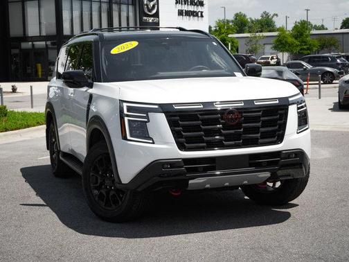 Aspen White Tricoat/Super Black 2025 Nissan Armada PRO-4X