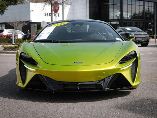 2024 McLaren Artura Performance