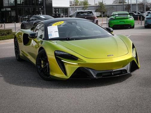 2024 McLaren Artura Performance