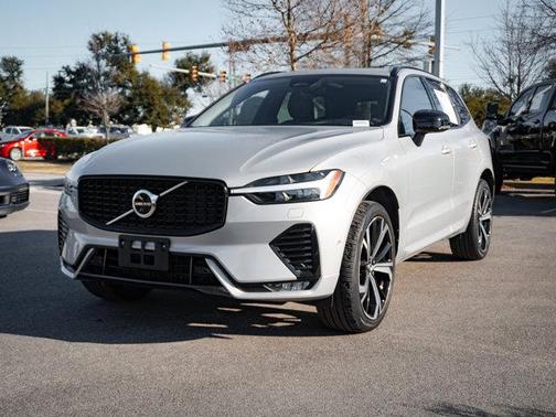 2023 Volvo XC60 Ultimate Dark Theme