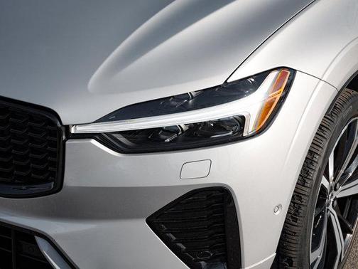 2023 Volvo XC60 Ultimate Dark Theme