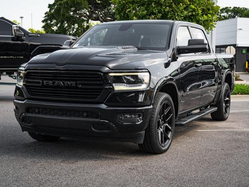 Diamond Black Crystal Pearlcoat 2020 RAM 1500 Laramie