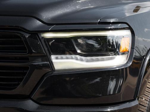 Diamond Black Crystal Pearlcoat 2020 RAM 1500 Laramie