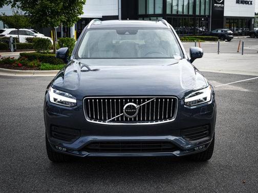 2022 Volvo XC90 T5 Momentum