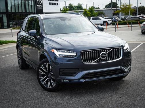 2022 Volvo XC90 T5 Momentum