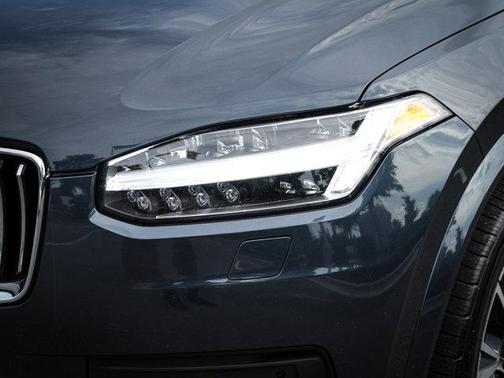 2022 Volvo XC90 T5 Momentum