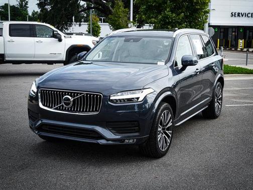 2022 Volvo XC90 T5 Momentum