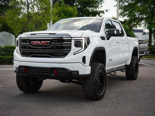 White 2023 GMC Sierra 1500 AT4