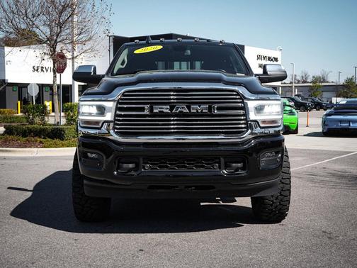 Diamond Black Crystal Pearlcoat 2020 RAM 2500 Laramie