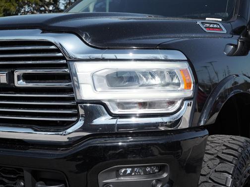 Diamond Black Crystal Pearlcoat 2020 RAM 2500 Laramie