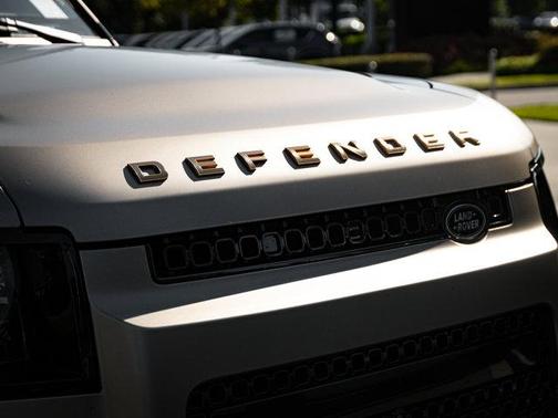 2025 Land Rover Defender OCTA
