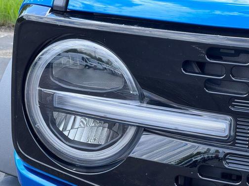 VELOCITY BLUE METALLIC 2023 Ford Bronco Wildtrak